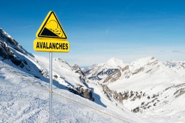 Две лавины в Австрии стали причиной смерти 6 человек