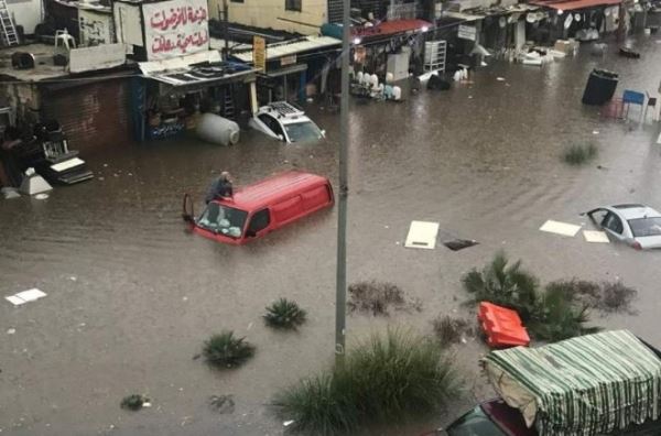 Штормовая погода вызвала наводнение в Египте: 21 человек погиб